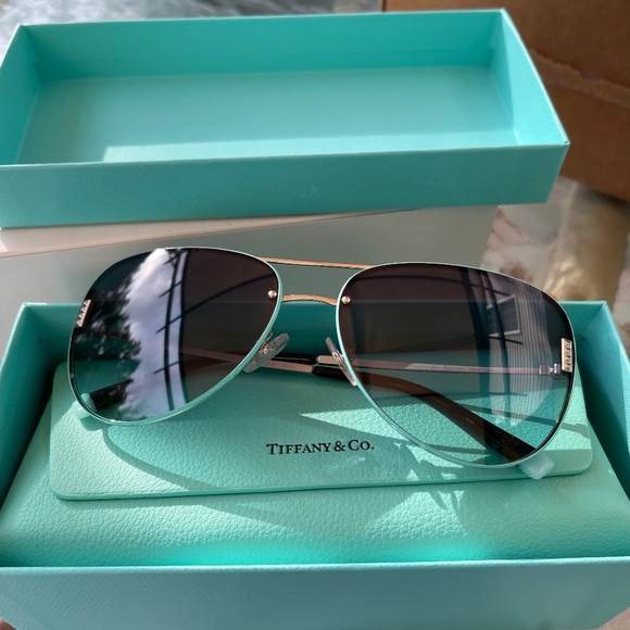Tiffany & Co. Accessories - NEW Tiffany & Co. Studded Aviator Sunglasses in silver and blue gradient